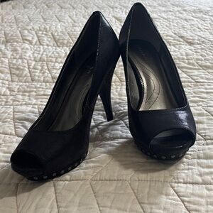Tahari Black Size 8 Peep-Toe Stud Platform Heels Office-Ready